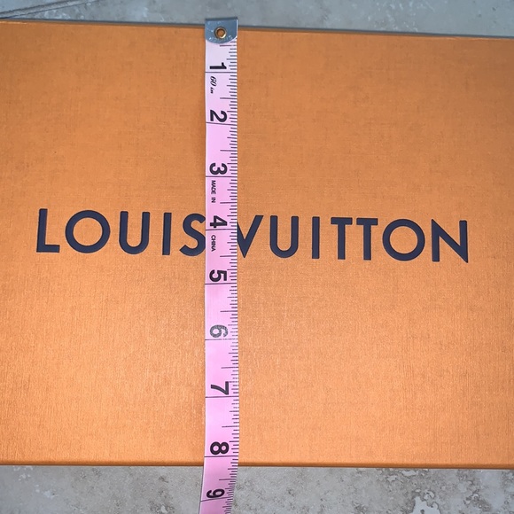 Louis Vuitton box with a gift envelope - Picture 4 of 8